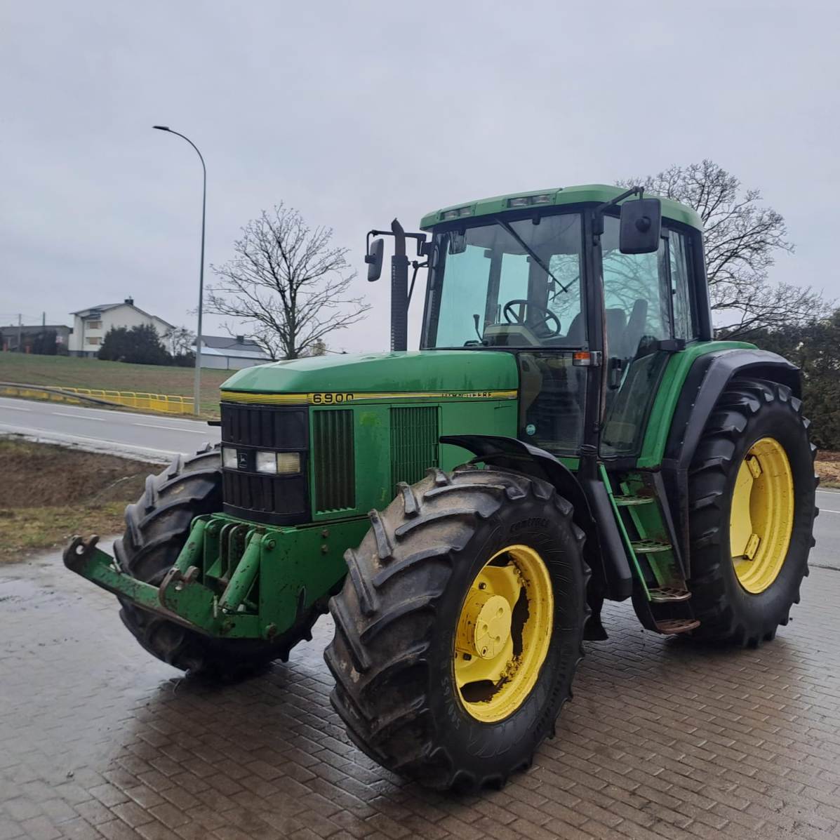 John Deere 6900