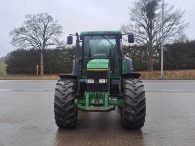 John Deere 6900