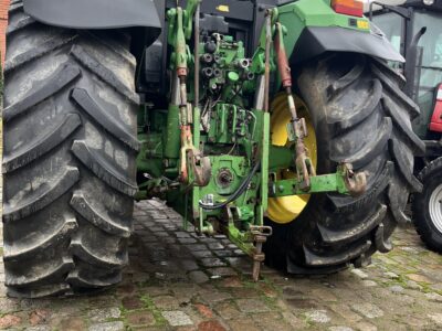John Deere 6900